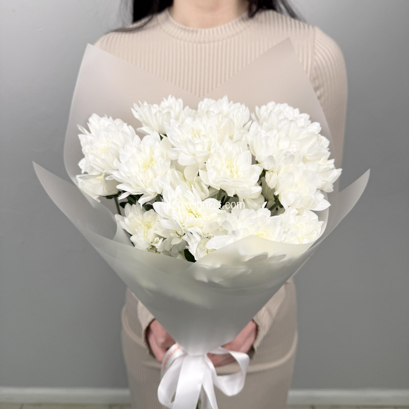 Букет из 3 белых хризантем